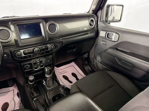 Used 2021 Jeep Wrangler Unlimited Sahara AWD/4WD image 22