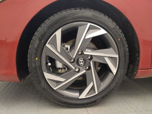 Used 2025 Hyundai Elantra Sport FWD image 31