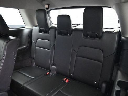Used 2023 Nissan Pathfinder SL AWD/4WD image 29