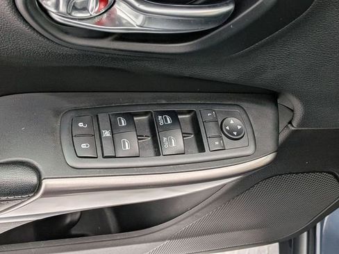 Certified 2019 Jeep Cherokee Latitude Plus w/ Cold Weather Group image 15