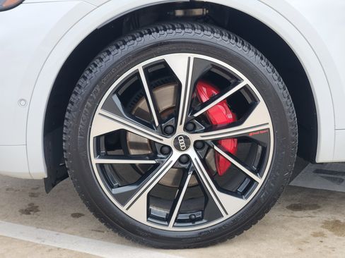 Used 2022 Audi SQ5 Prestige w/ Prestige Package image 10