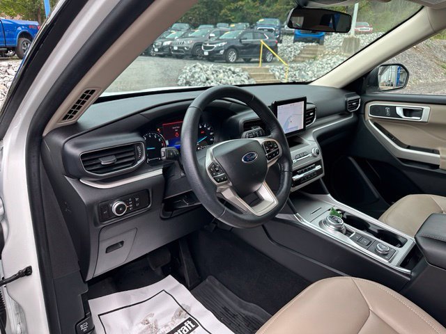 Used 2022 Ford Explorer XLT w/ Equipment Group 202A AWD/4WD image 24
