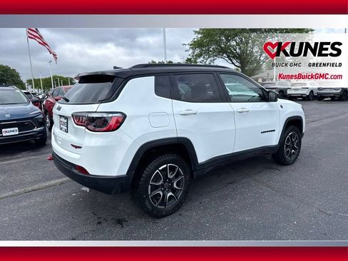 Used 2025 Jeep Compass Trailhawk AWD/4WD image 6