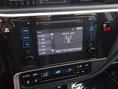 Used 2018 Toyota Corolla SE FWD image 16