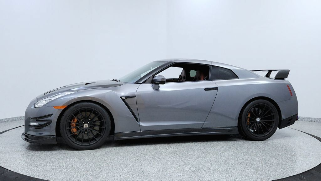 Used 2015 Nissan GT-R Premium AWD/4WD image 2