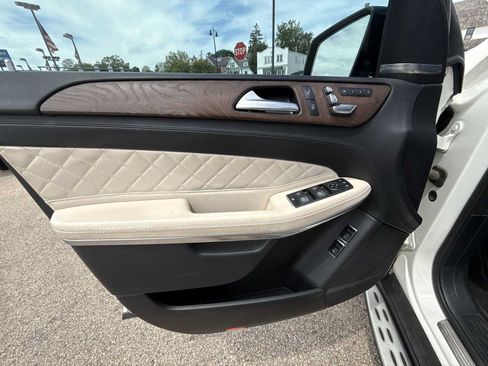 Used 2017 Mercedes-Benz GLS 550 4MATIC image 23
