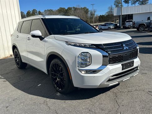 Used 2024 Mitsubishi Outlander SEL image 4