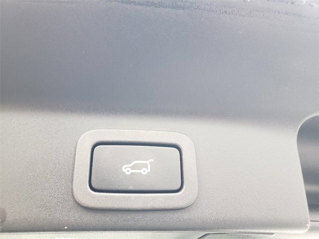 Used 2018 Jaguar F-PACE R-Sport AWD/4WD image 9
