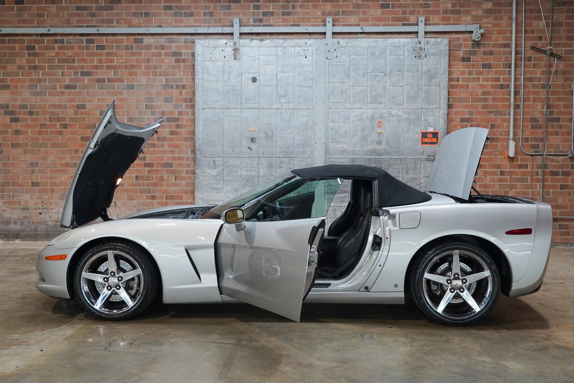 Used 2006 Chevrolet Corvette Coupe w/ Preferred Equipment Group RWD image 26
