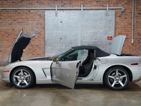 Used 2006 Chevrolet Corvette Coupe w/ Preferred Equipment Group RWD image 26