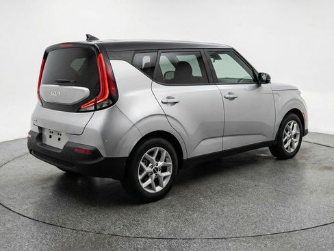 Used 2025 Kia Soul LX w/ LX Technology Package image 9