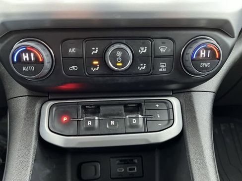 Used 2023 GMC Acadia SLT w/ Preferred Package image 18