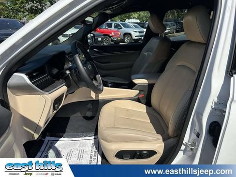 Certified 2023 Jeep Grand Cherokee Limited AWD/4WD image 17