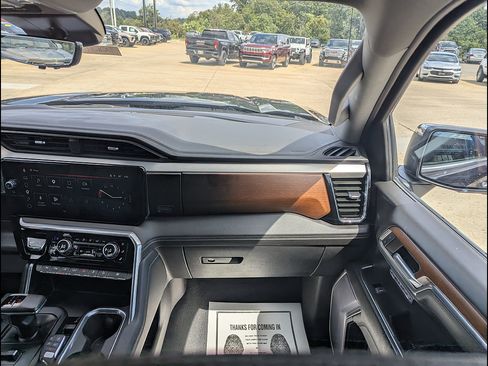 Used 2023 GMC Sierra 1500 Denali w/ Technology Package AWD/4WD image 4