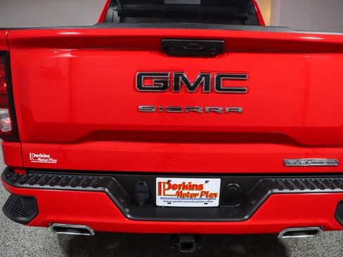 Used 2023 GMC Sierra 1500 Elevation w/ Preferred Package AWD/4WD image 8