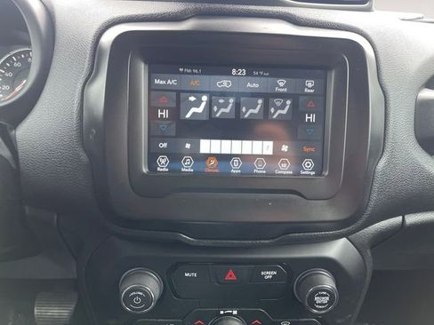 Used 2019 Jeep Renegade Latitude w/ Popular Equipment Group AWD/4WD image 18