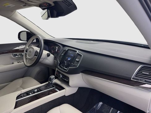 Used 2019 Volvo XC90 T5 Momentum w/ Multimedia Package image 43