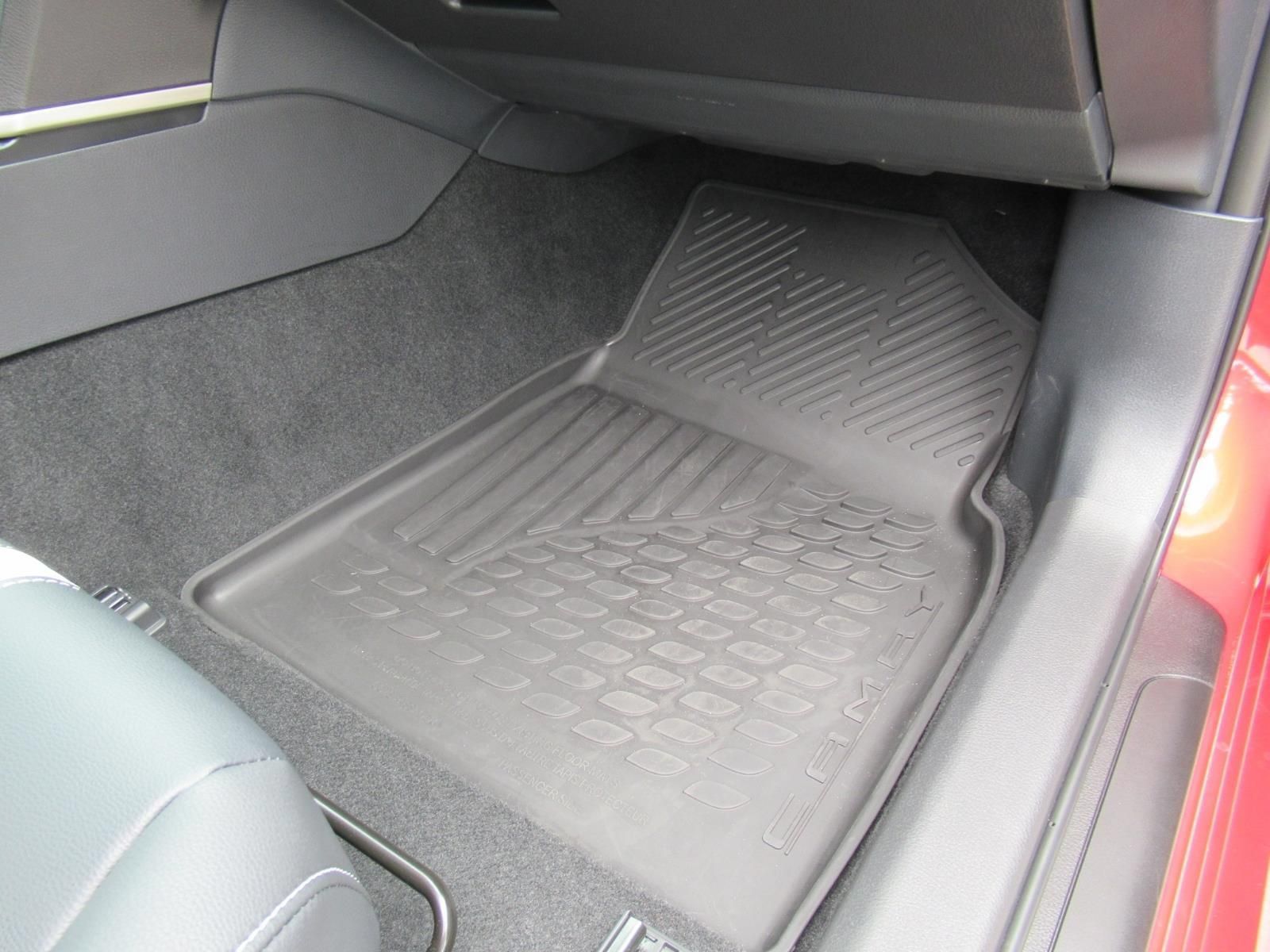 Used 2026 Toyota Camry Hybrid FWD image 30