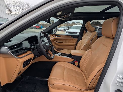 Used 2024 Jeep Grand Cherokee Summit image 15