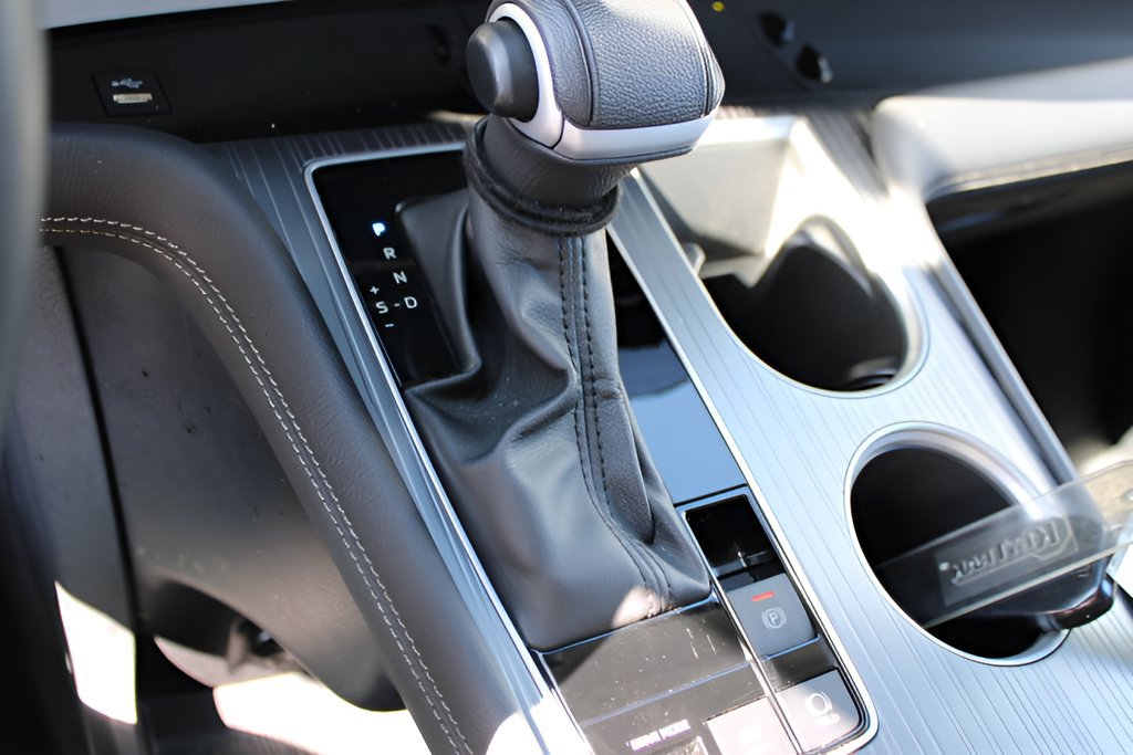 Certified 2025 Toyota Sienna XLE FWD image 17