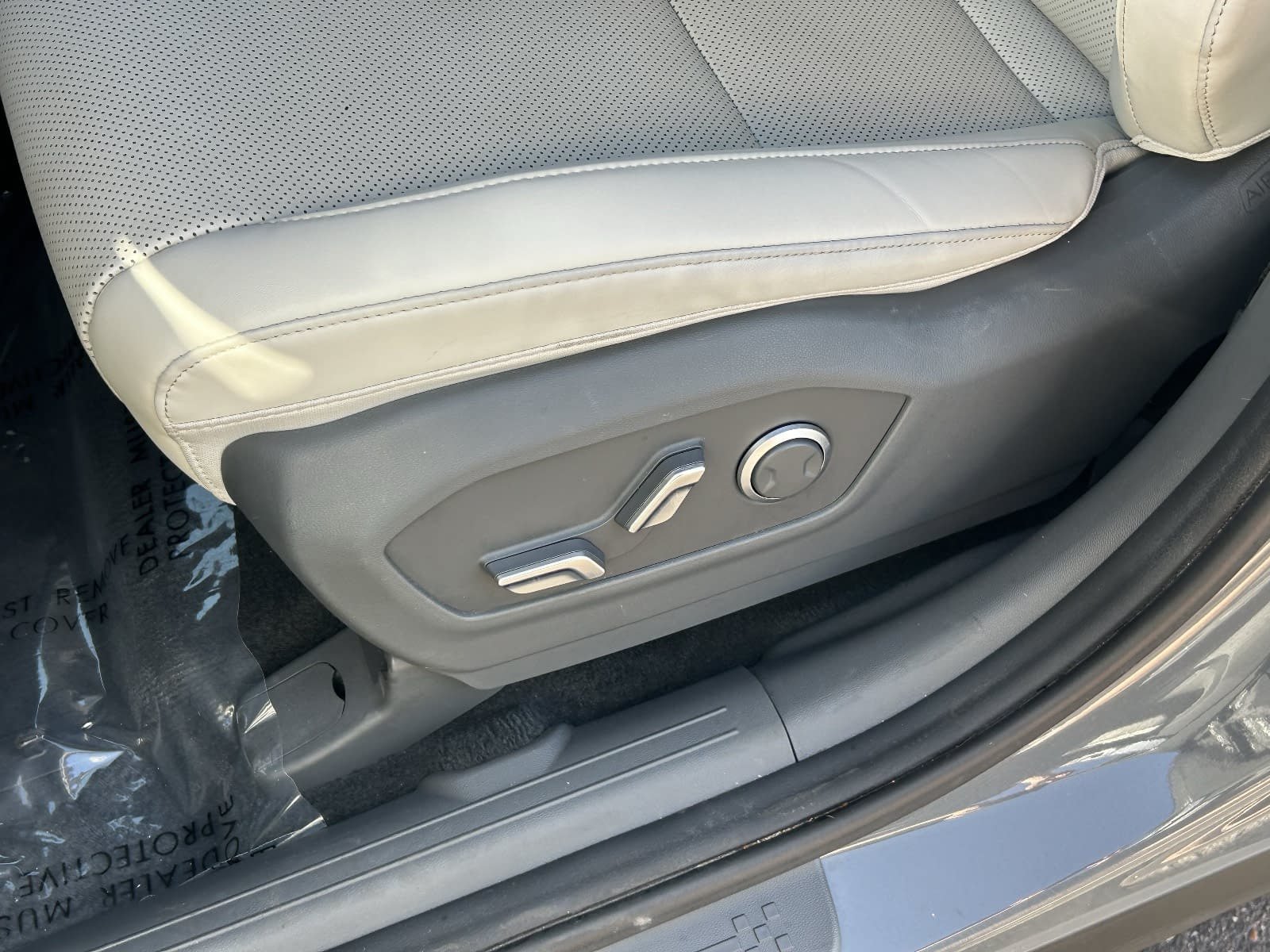 Used 2025 Hyundai Santa Fe SEL FWD image 25