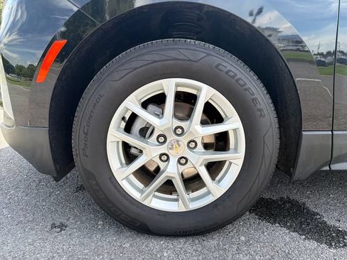 Used 2023 Chevrolet Equinox LT AWD/4WD image 11