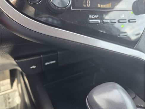 Used 2024 Toyota Camry SE w/ Cold Weather Package FWD image 27