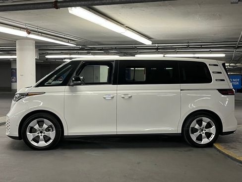 New 2025 Volkswagen ID. Buzz Pro S RWD image 34
