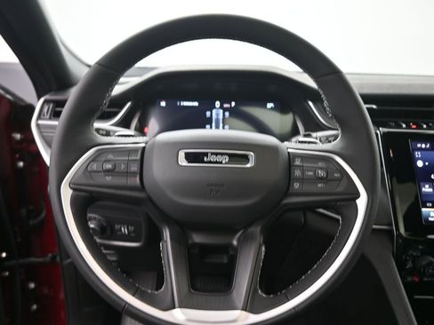 New 2025 Jeep Grand Cherokee Laredo image 2