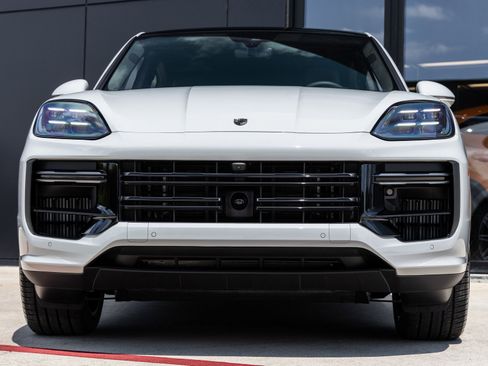 New 2026 Porsche Cayenne Turbo image 8