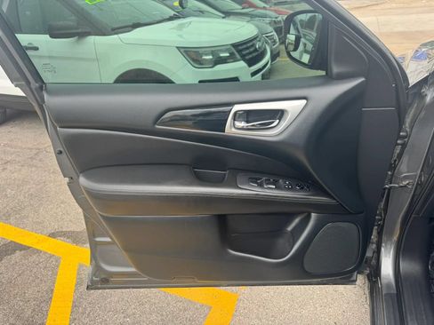Used 2019 Nissan Pathfinder S FWD image 7