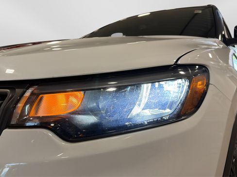 Used 2025 Jeep Compass Trailhawk AWD/4WD image 13