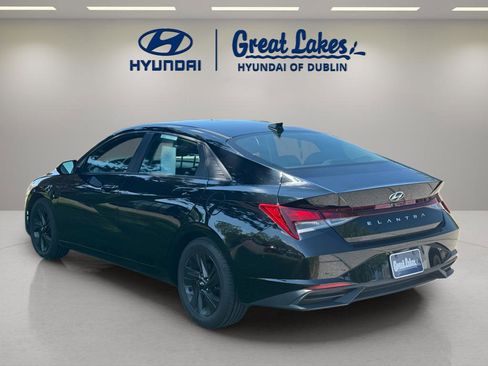 Used 2022 Hyundai Elantra SEL FWD image 3