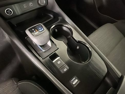 Used 2022 Nissan Rogue S FWD image 22
