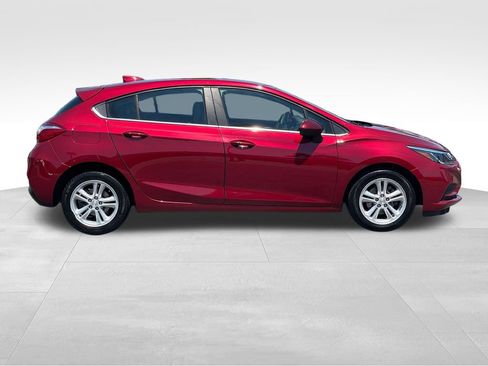 Used 2018 Chevrolet Cruze LT w/ Convenience Package FWD image 9