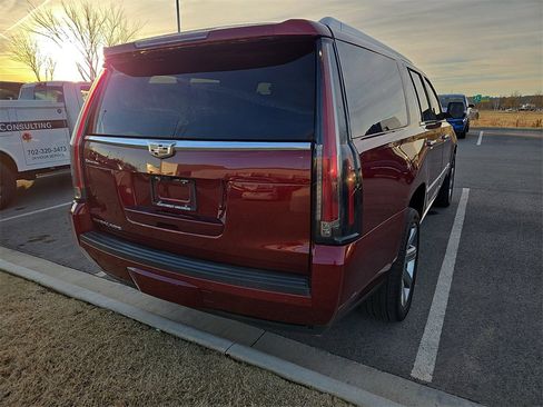 Used 2019 Cadillac Escalade ESV Premium Luxury image 3