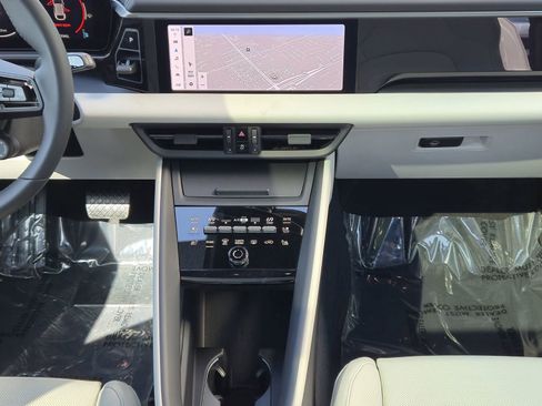 New 2025 Porsche Macan 4 Electric AWD/4WD image 18