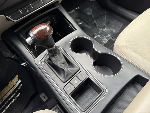 Used 2016 Kia Sorento LX w/ LX Convenience Package image 23