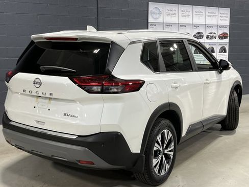 Used 2023 Nissan Rogue SV w/ SV Premium B Package image 5