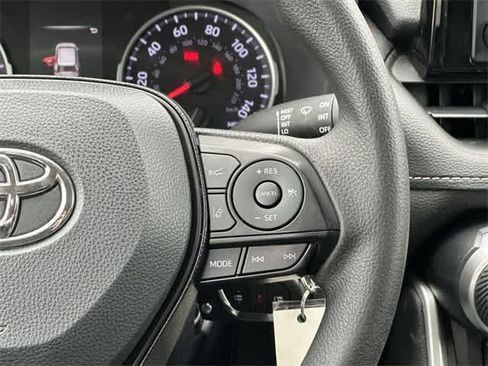 Used 2021 Toyota RAV4 LE image 9