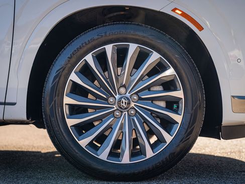 Used 2025 Hyundai Palisade Calligraphy image 9