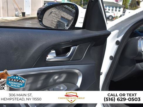 Used 2025 Genesis G70 2.5T image 14