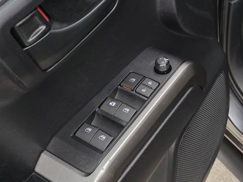 Used 2021 Toyota Tacoma SR5 w/ SR5 Appearance Package (SM) RWD image 17