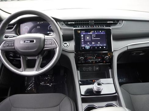 Certified 2024 Jeep Grand Cherokee Laredo w/ Luxury Tech Group I AWD/4WD image 18