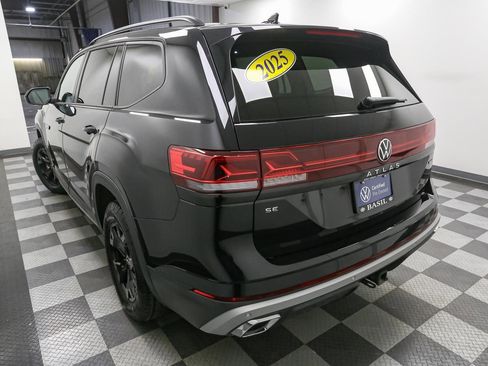 Certified 2025 Volkswagen Atlas Peak Edition SE AWD/4WD image 12