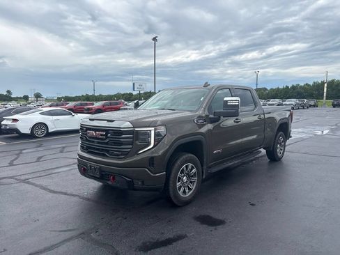 Used 2024 GMC Sierra 1500 AT4 w/ Technology Package AWD/4WD image 4