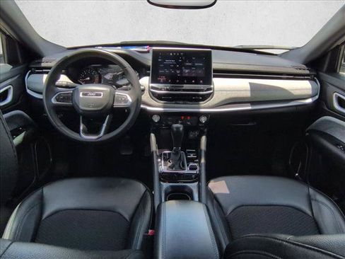 Used 2024 Jeep Compass Latitude AWD/4WD image 16