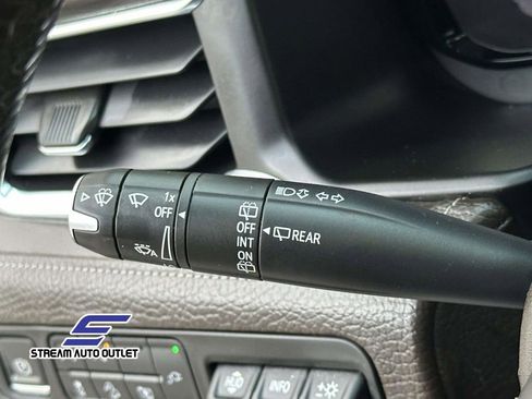 Used 2022 GMC Yukon XL Denali image 25