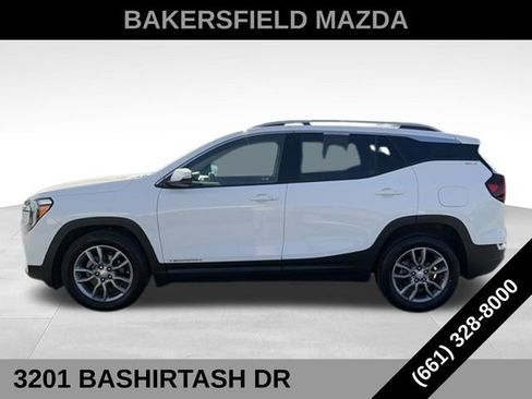 Used 2024 GMC Terrain SLT FWD image 2