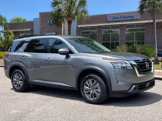 Used 2025 Nissan Pathfinder SV FWD video 1